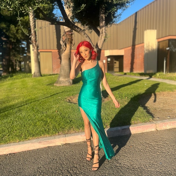 Dresses & Skirts - Elegant Teal One-Shoulder Dress